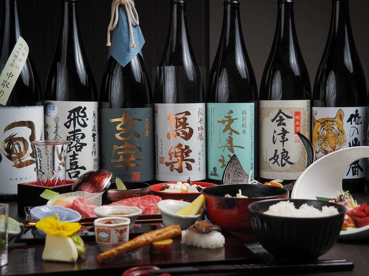 【会津の地酒】ダイニングではお料理に合う会津の日本酒が30種類以上揃う。飲み比べを楽しんで。