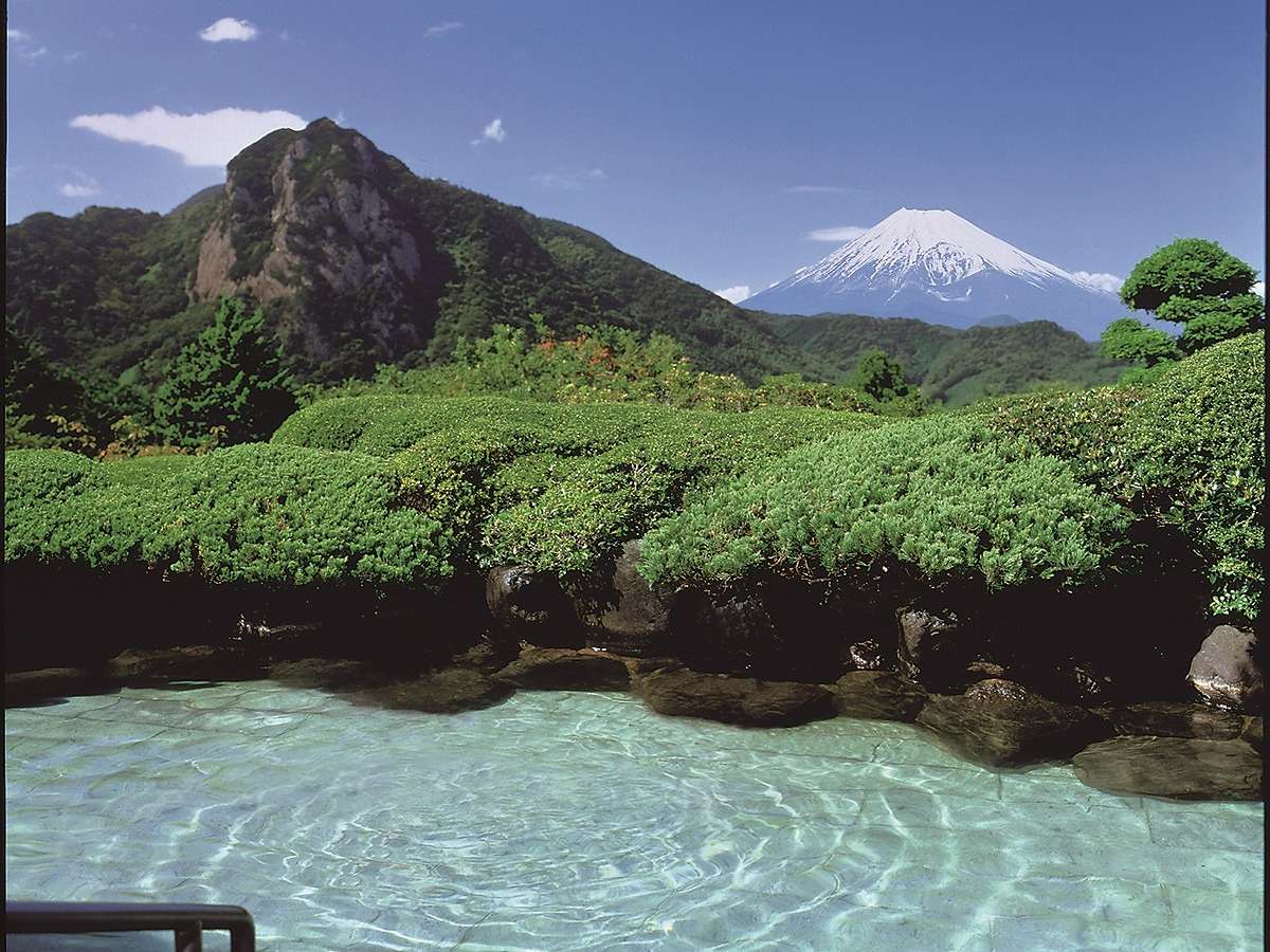 ◆露天風呂◆お天気が良ければ富士山と城山をご覧いただけます。