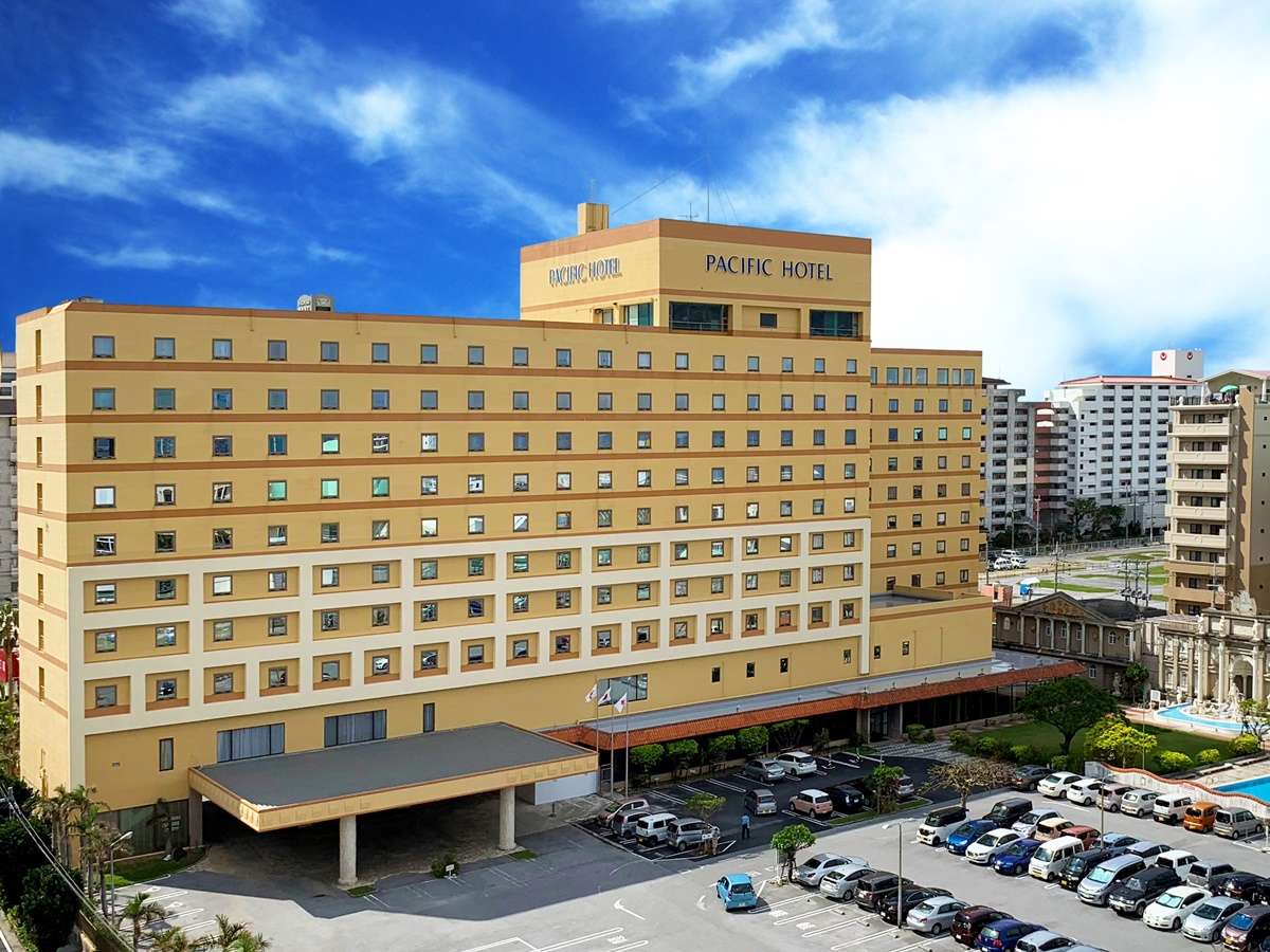 パシフィックホテル沖縄へようこそ。駐車場無料にてご提供しております。約350台完備！