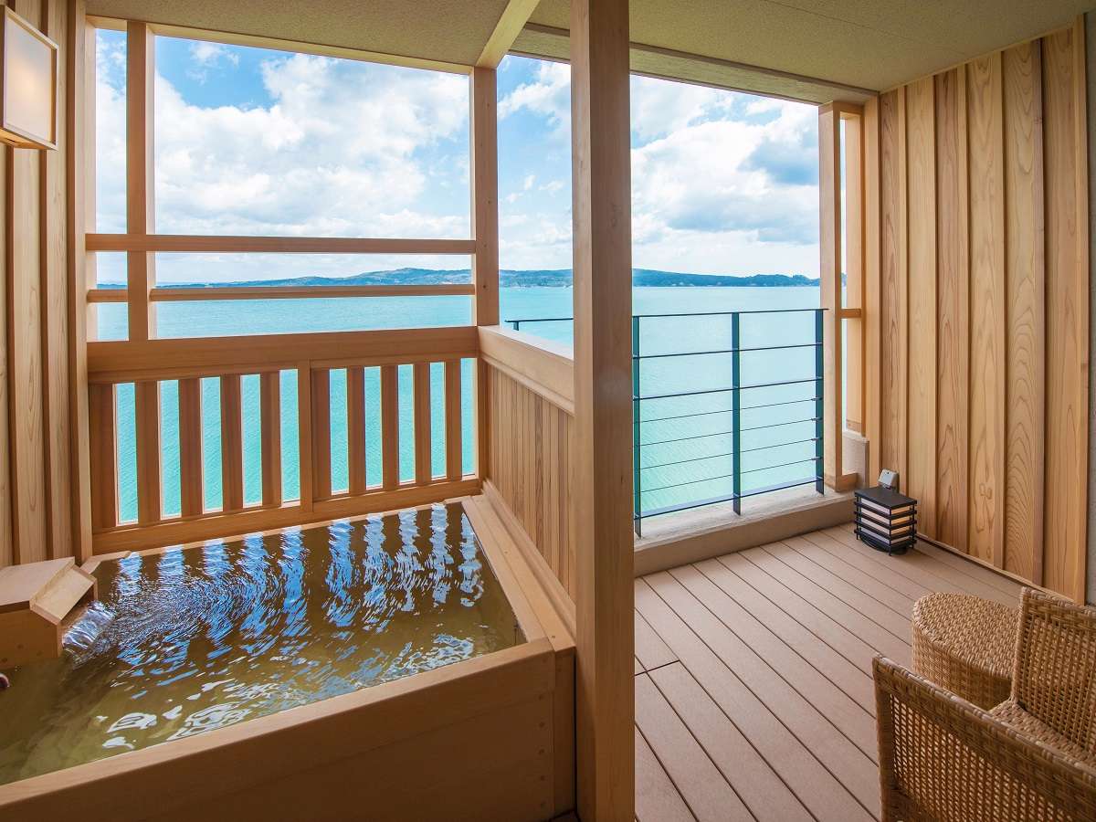 【客室風呂一例】眼前の七尾湾を眺めながら和倉温泉の名湯でごゆるりと♪
