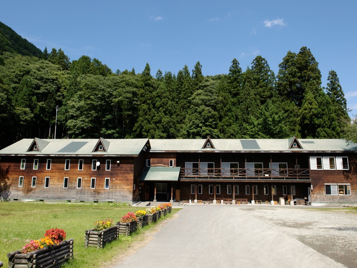 昔の学校が旅館になった！秋山郷を楽しむ拠点としてご利用下さい
