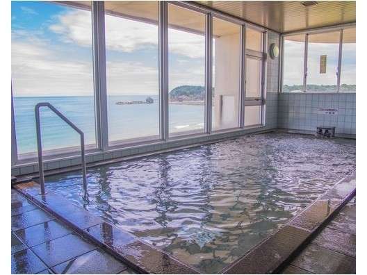 日本海の眺望が自慢の展望大浴場
