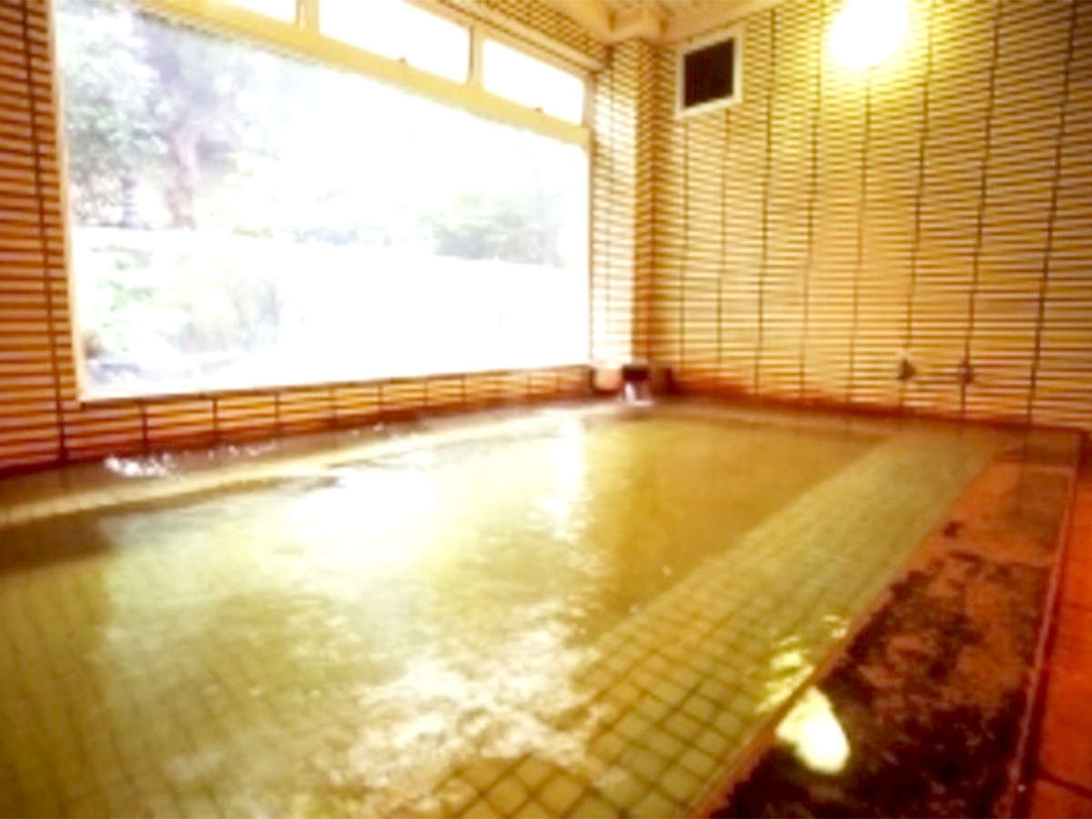 ・大浴場は天然温泉。24時間入浴可能！