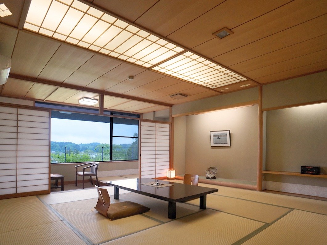 【さつき亭】全室Wi-Fi無料完備。バス・トイレ付き客室。厳美渓に面し、ゆったりとお寛ぎいただけます。