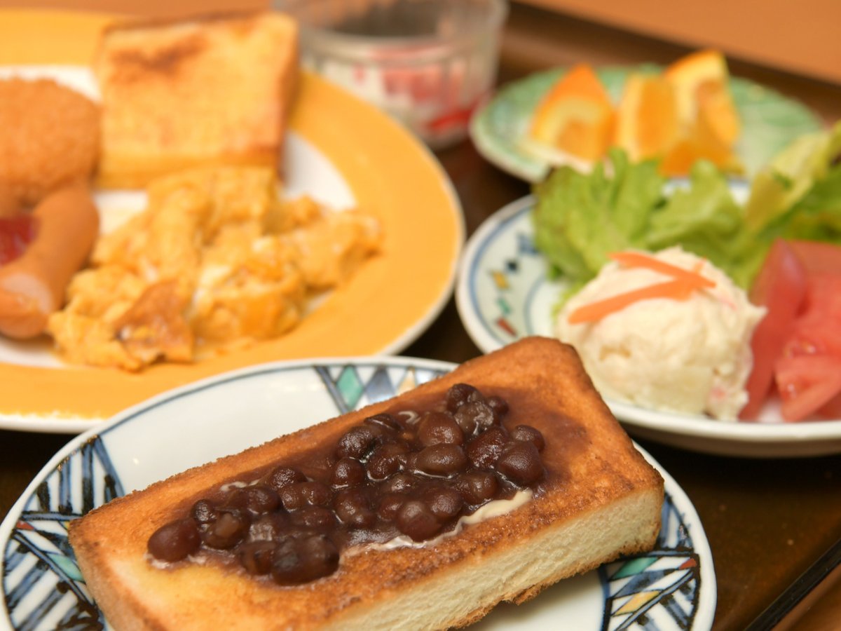 朝食バイキング　盛付　名古屋の朝の定番小倉トーストも作れます