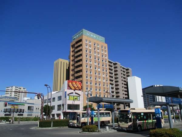JR弘前駅、バス乗り場の真正面。バイキング朝食無料、男女別大浴場、立体駐車場完備!