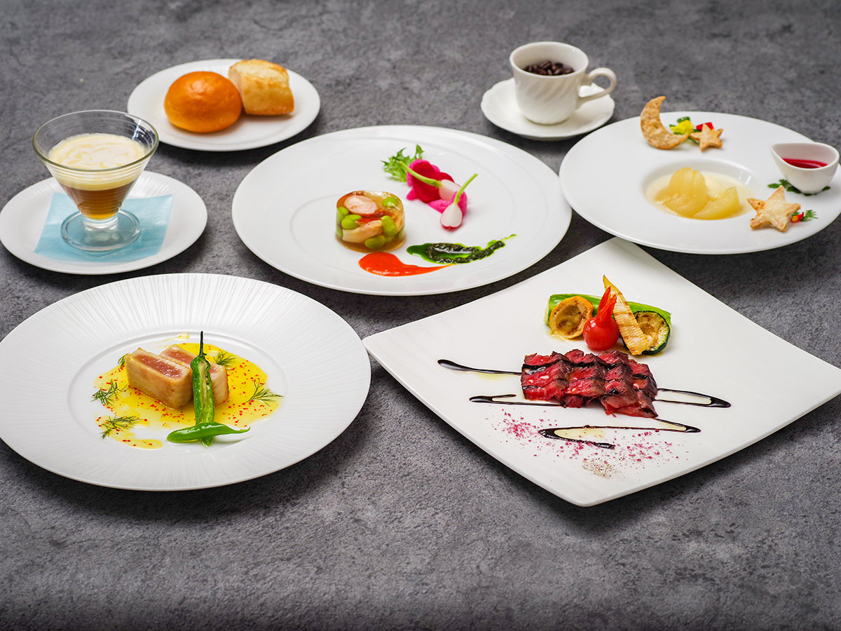 【万座ディナー】シェフが夏の素材を活かして作るコースディナー