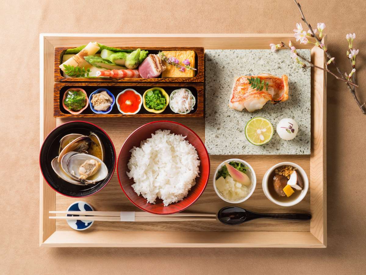 「日本料理 みえ田」 三枝 展正氏監修　和食御膳　一例