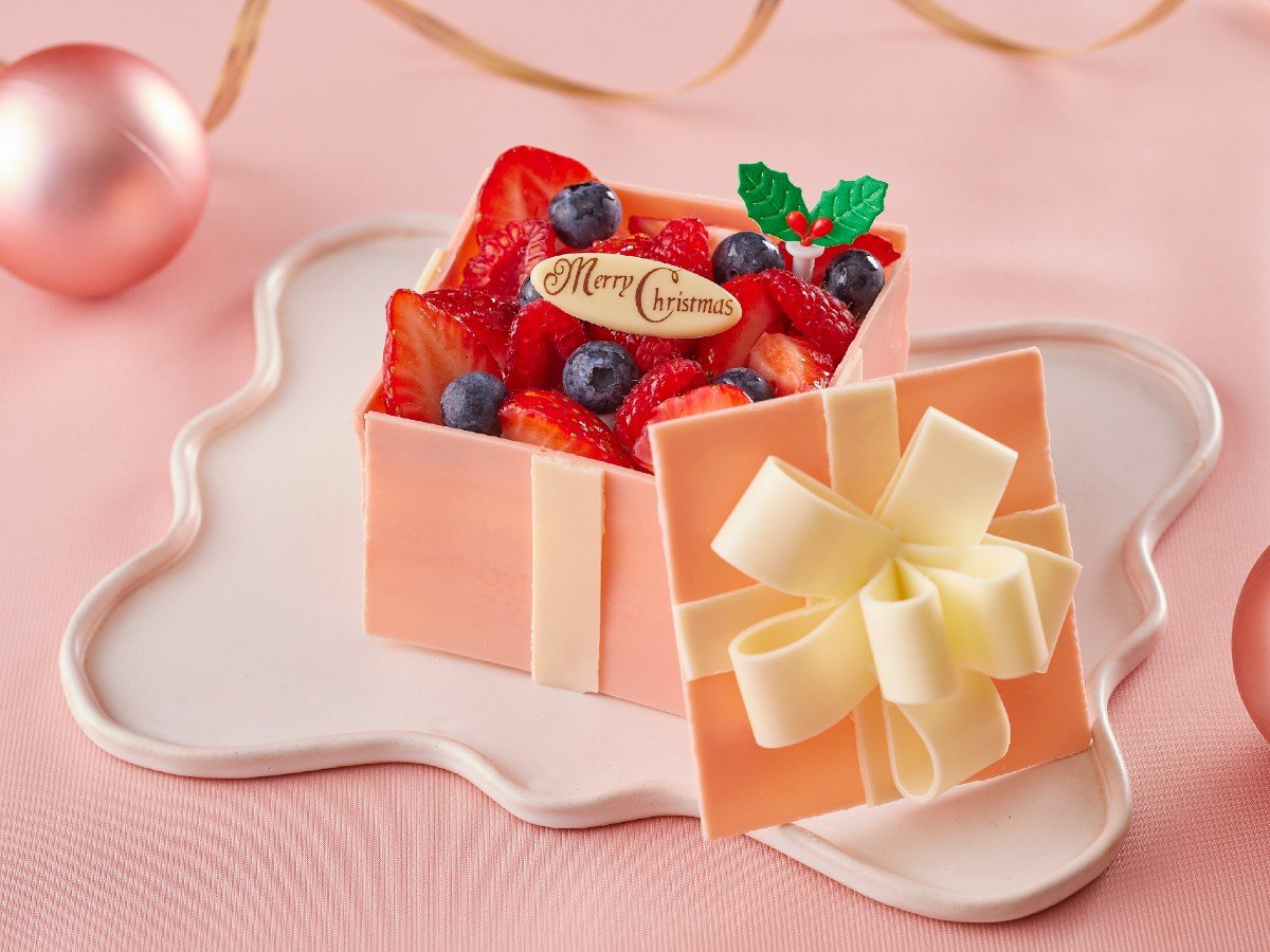 ◇ピンク×ホワイトのホテルカラーがキュートなプレゼント型クリスマススイーツ「Sweet Christmas box」