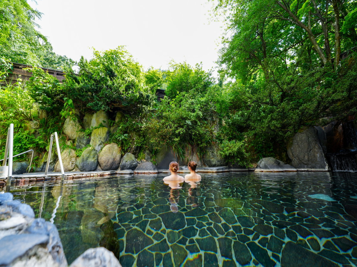 【露天風呂】越後湯沢エリア最大級!源泉所有者ならではの豊富な湯量!爽涼の風、神秘の星空露天を愉しむ♪