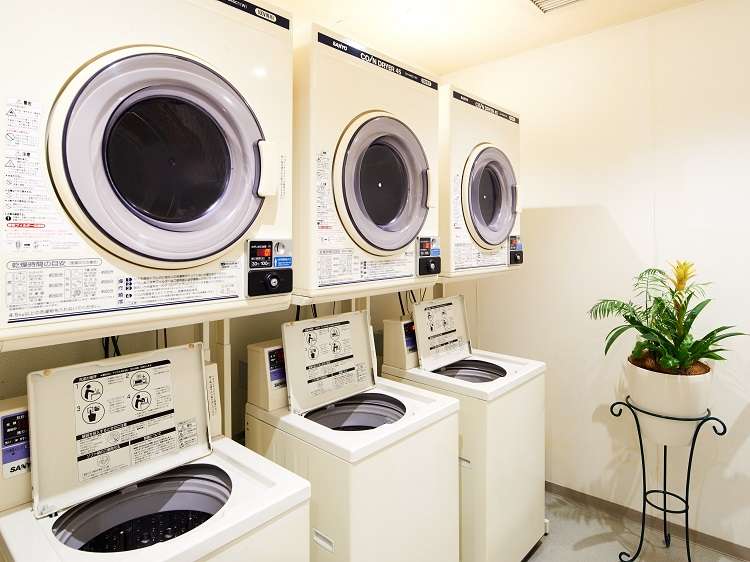 《本館３Fコインランドリー》全自動洗濯機1回３００円（洗剤付）、乾燥機３０分１００円