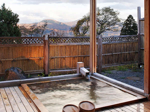 *大自然を望む、眺めの良い開放感溢れる貸切露天風呂をご堪能ください！