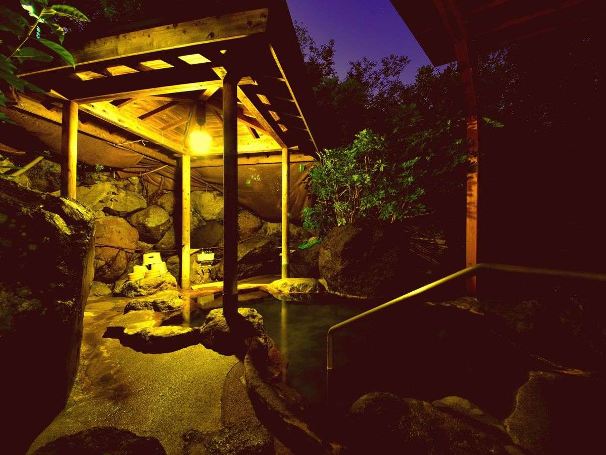 純日本庭園に囲まれた、ひっそりとした趣の露天風呂で、湯ったり温泉が楽しめます（庭園露天風呂「壱の湯」