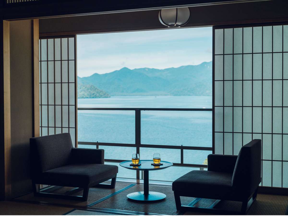 【中禅寺湖ビュー和室】中禅寺湖と男体山を望むゆとりのある贅沢な客室。