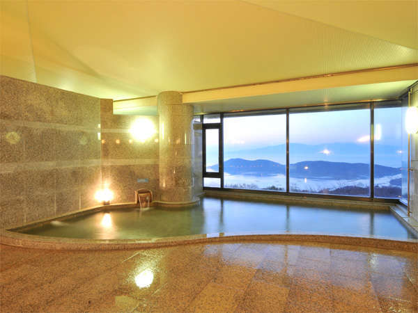 【展望浴場】瀬戸内海を見下ろす大浴場。手足を伸ばして、ゆったりとお寛ぎください。