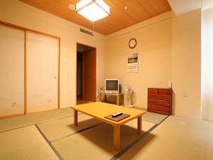 和室８畳・・お部屋から田沢湖が望めますよ。