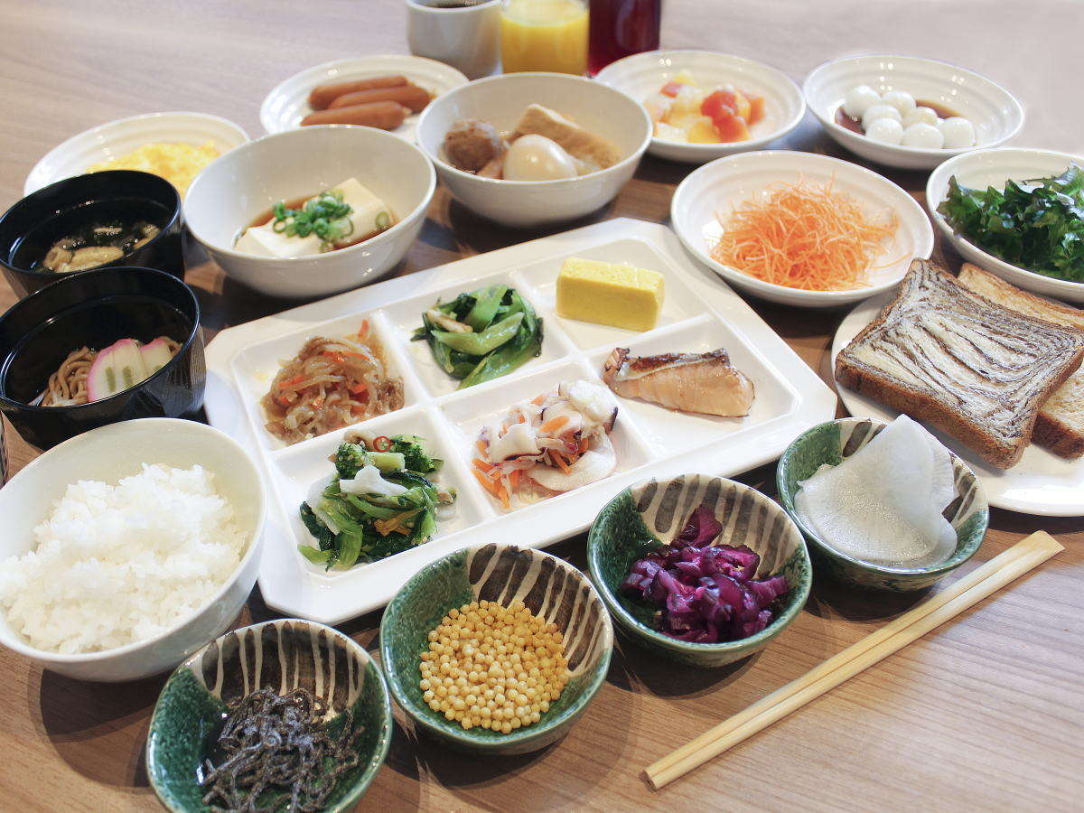 ■１Ｆレストラン「パティオ」朝食バイキング：気取らずいただける普段着の京都の朝ごはんをお楽しみ下さい