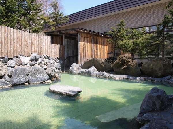 ニセコ【いこいの湯宿　いろは】温泉露天風呂