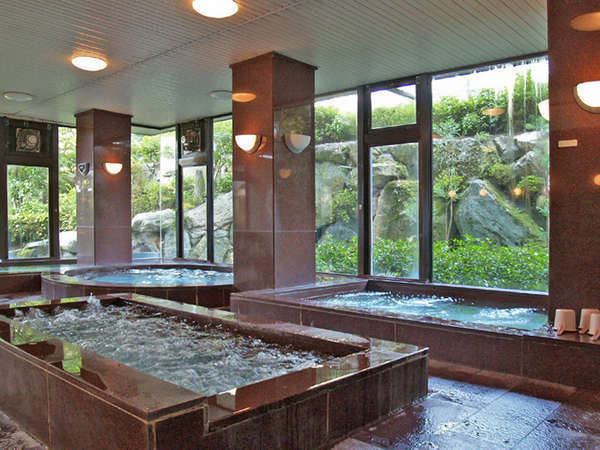 【天然温泉　大浴場】ジェット風呂や気泡風呂など6種と2つのサウナ完備、川西最大級のお風呂です！
