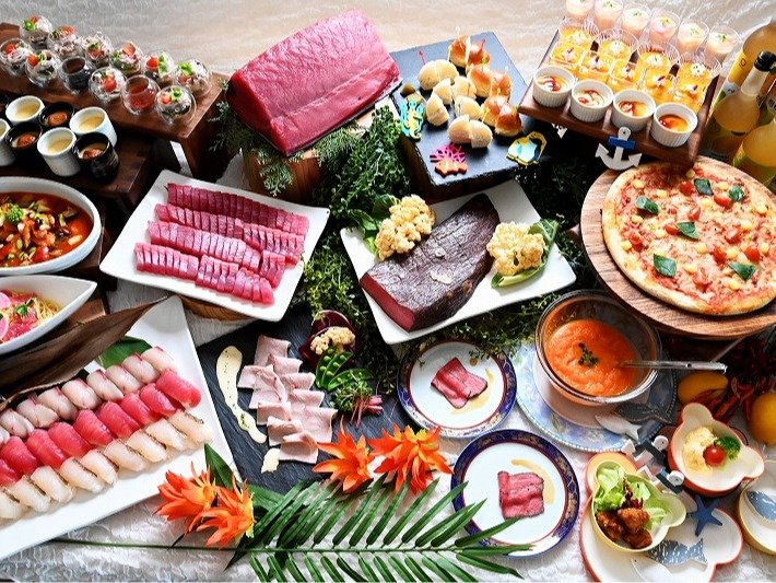 本館・なぎさ館・日昇館ご宿泊のディナービュッフェ「熊野CUISINE」夏イメージ。アルコールも飲み放題付♪