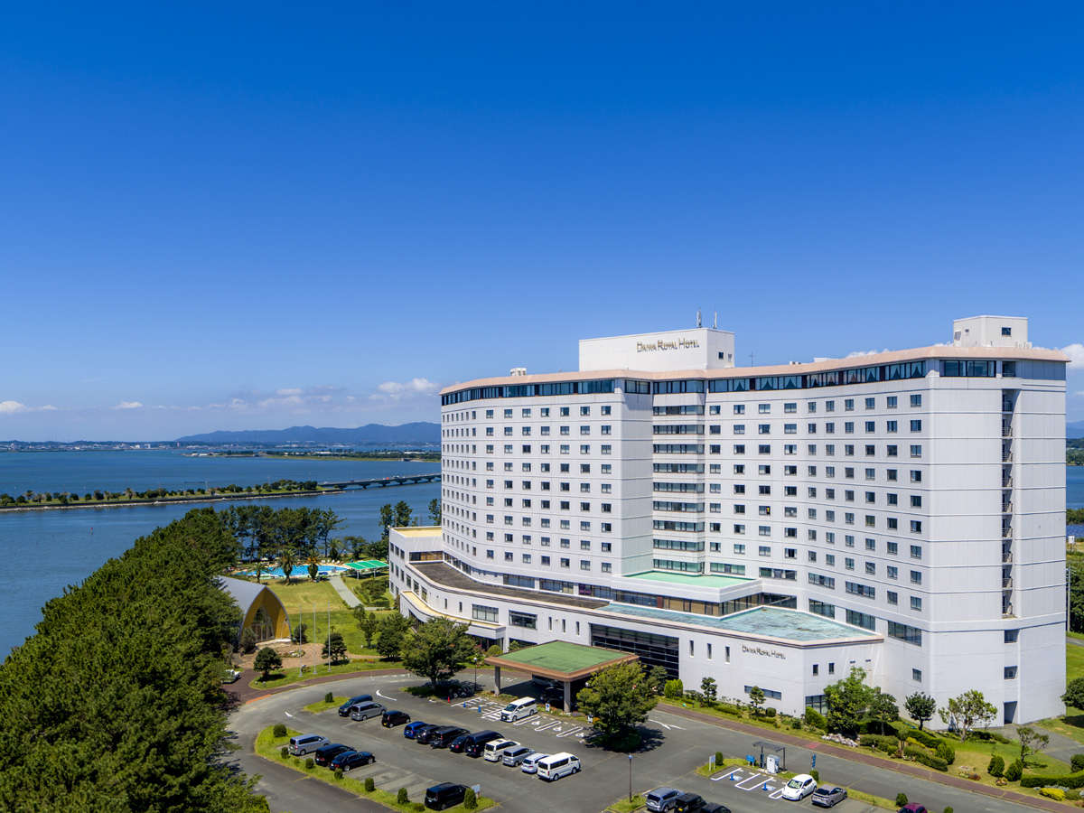 【地上13階建て・総客室数369室】浜名湖畔に佇む大型リゾートホテル