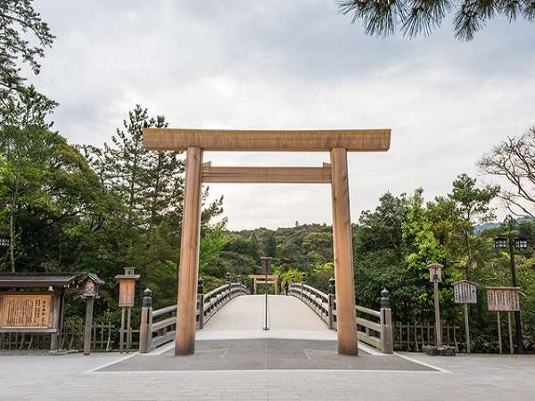 伊勢神宮には片道約2時間参拝への拠点に名古屋で宿泊