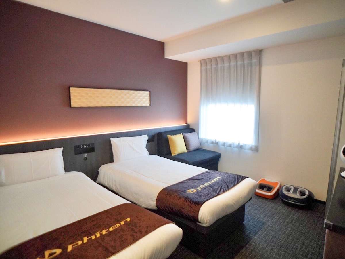 �ςȃz�e������ ����~�t�@�C�e���̃v���~�A�����[���I���E���E��C���t�@�C�e���j��ō��̋�Ԏd�l���a��