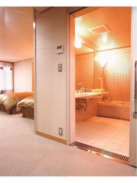 【ホテルふせじま】バリアフリー対応和洋室のバスルーム入り口