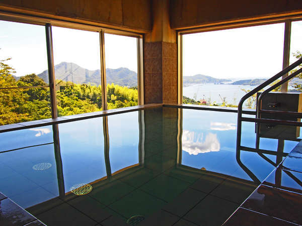 【展望大浴場】瀬戸内海の美しい風景を眺めながらゆったりとご入浴ください。。