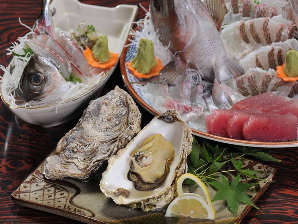 *夕食(一例)浜名湖産 新居の牡蠣「プリ丸」をご提供しています。