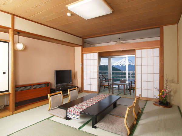 富士山・湖を望む和室の一例