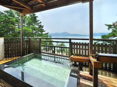 【貸切展望風呂】田沢湖を一望できる四季折々の景色を