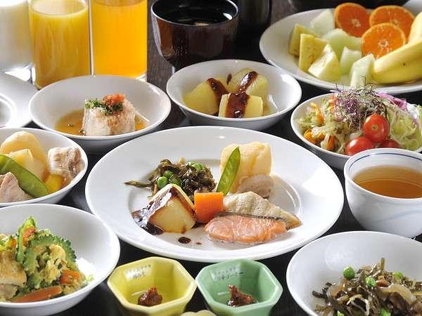 【朝食イメージ】レストラン「暖琉満菜」ではパワーの源となる沖縄の食材がいっぱい！