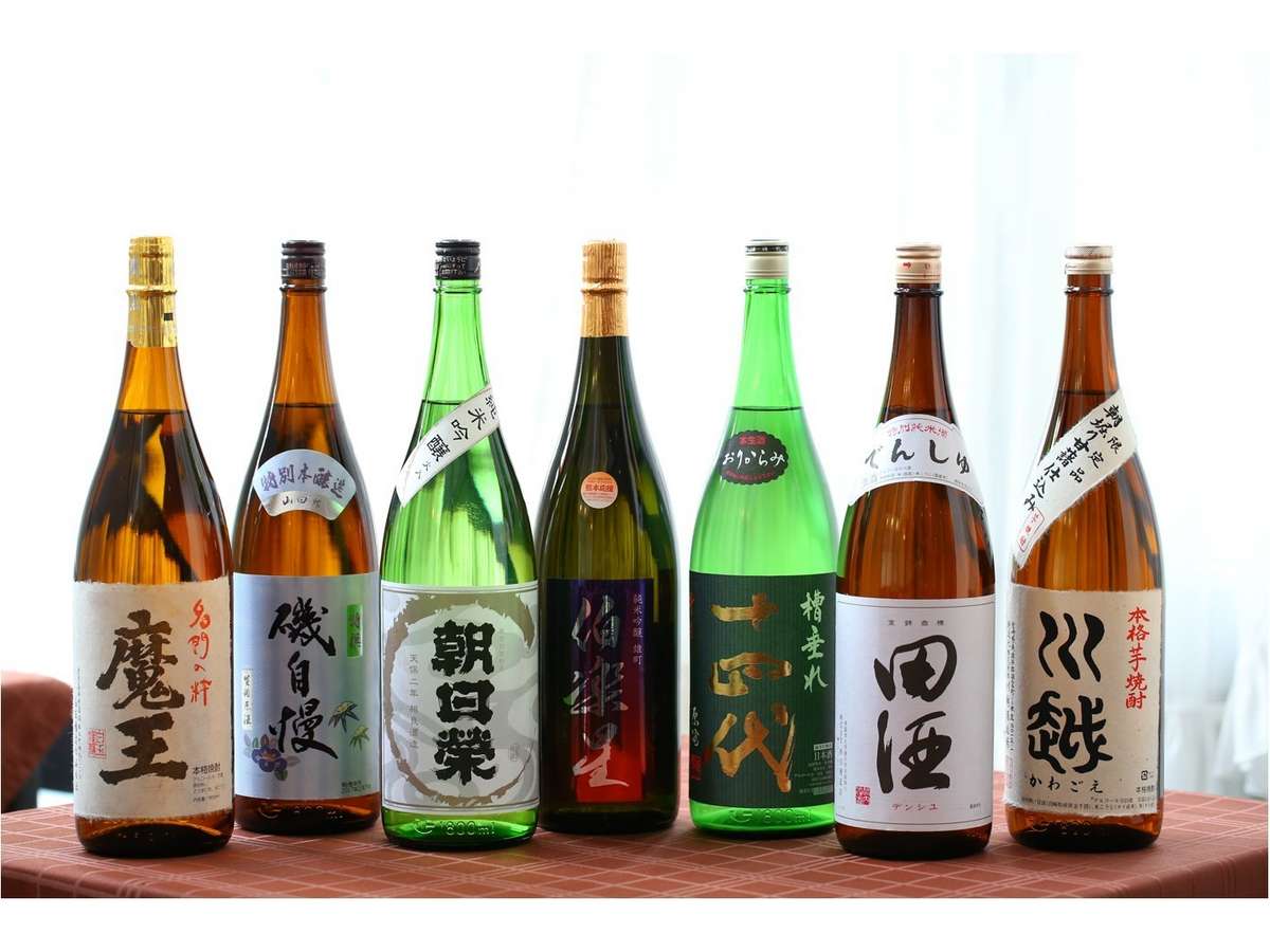 利き酒師＆ソムリエのオーナー厳選の日本酒は常時20種以上、焼酎も10種以上