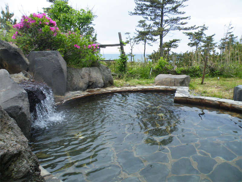 *夕陽温泉WAO/潮の香り漂う野趣に富んだ露天風呂は『WAO』ならではの醍醐味です！