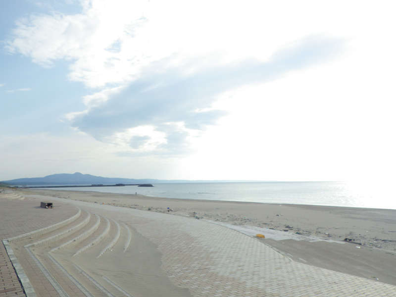 *周辺観光/県内でもきれいな海水浴場として知られる宮沢海岸徒歩10分！