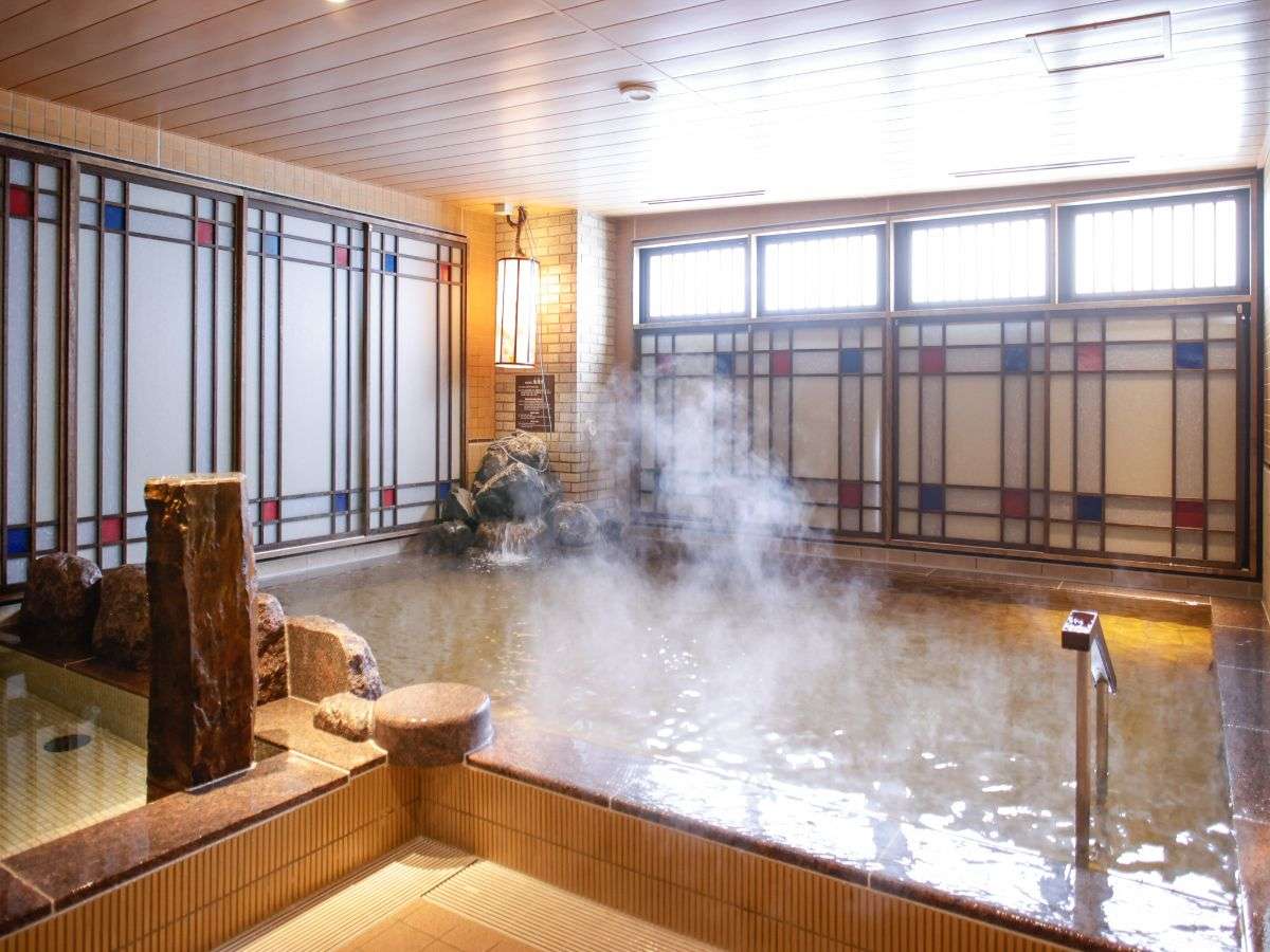 【女性】天然温泉内風呂　（約42℃）
