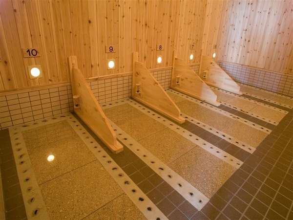 岩盤浴は宿泊者は600円で利用できます。岩盤浴は大浴場とともに22時まで利用可。