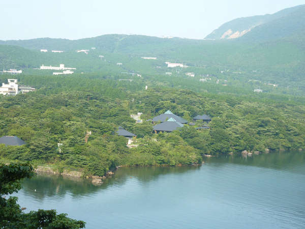 芦ノ湖キャンプ村全景（芦ノ湖から大涌谷方向）