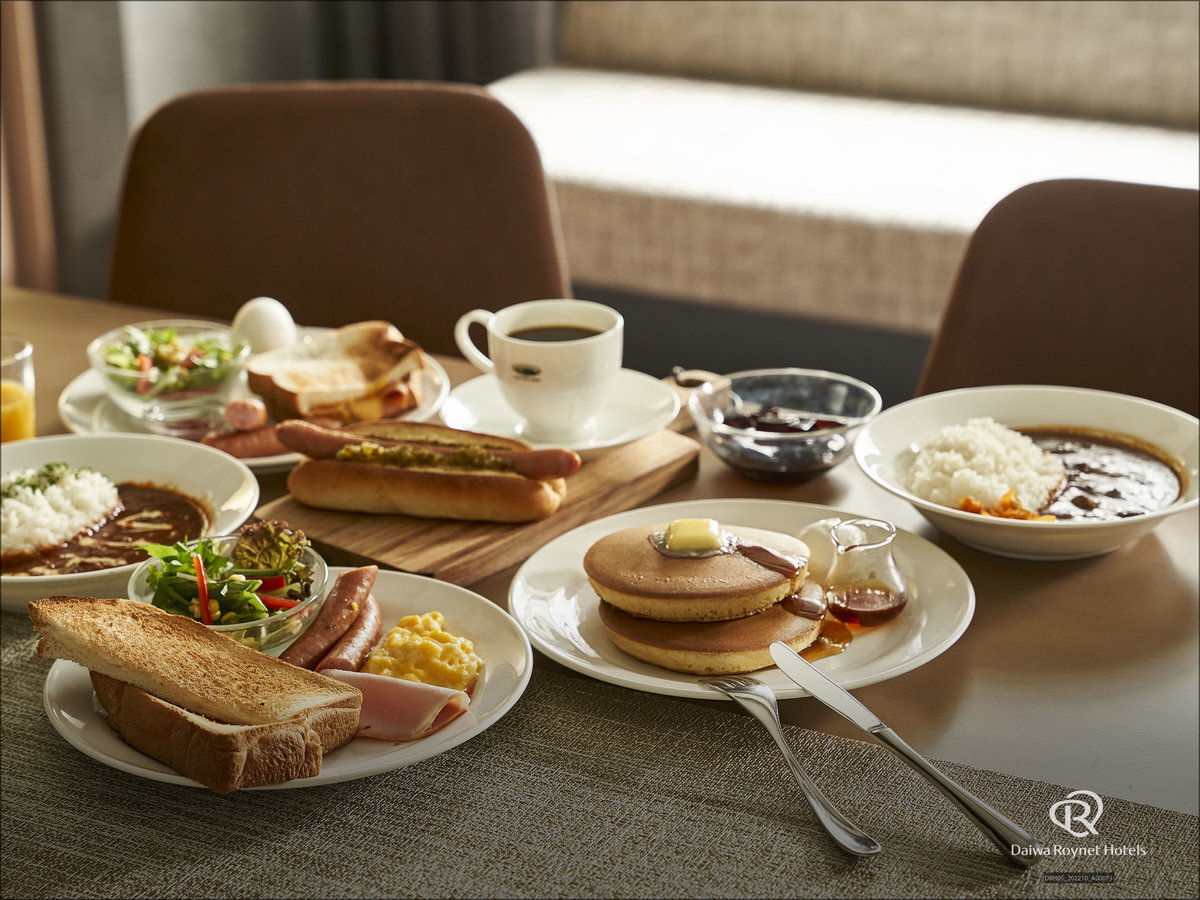 朝食は6種類のプレートからお選び頂けます。更にドリンクお代わりも！