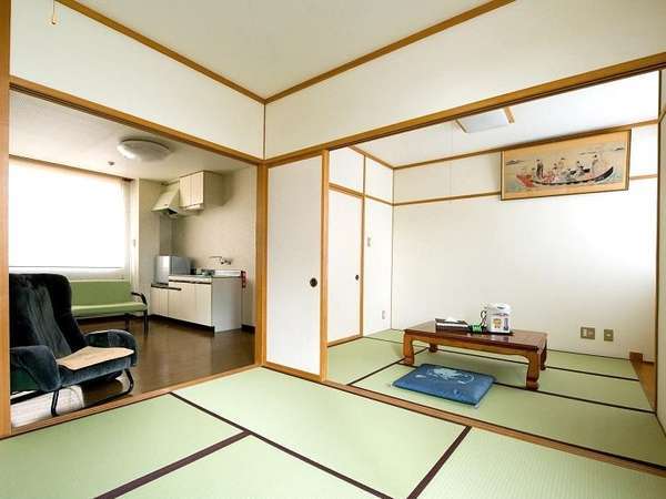 和室６畳と４畳半とダイニングの客室です。