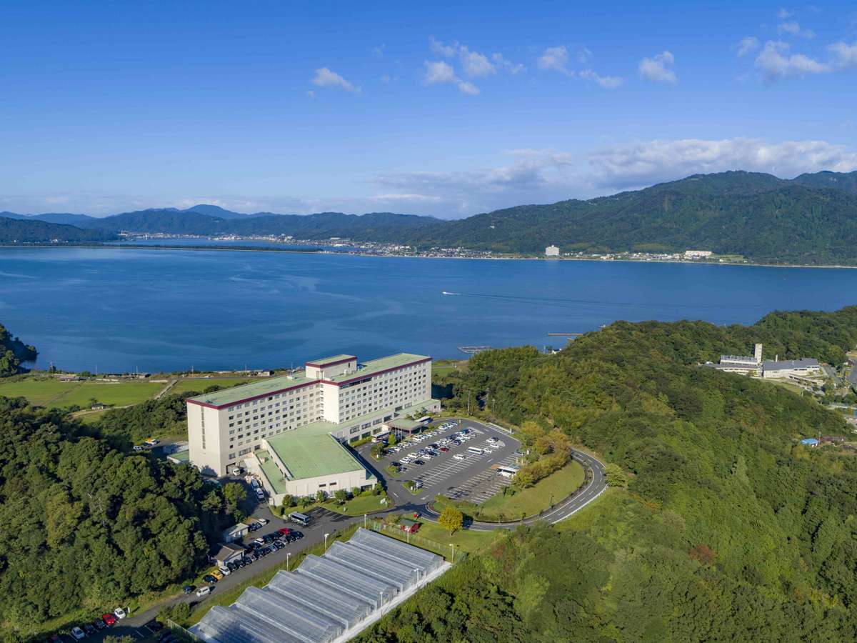 外観／ホテル外観一例。天橋立と宮津湾を望む高台に位置する大型リゾート。美しく青い海は丹後の宝です。