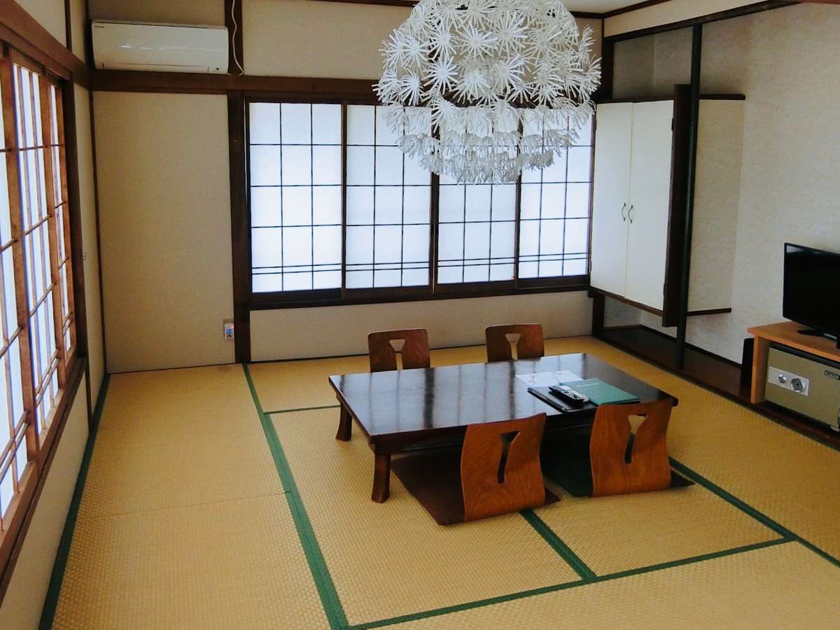 【すみれ】トイレ付4人部屋