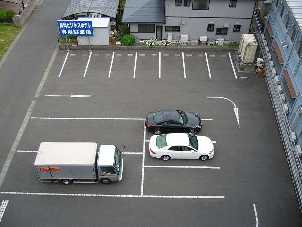 駐車スペース大型車も駐車可能です。
