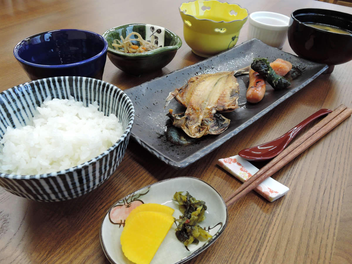 *朝食一例*これぞ日本の朝ごはん！純和風の一汁三菜「和朝食」をお召し上がりください