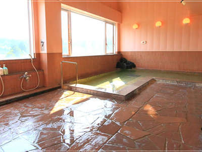 【男性展望風呂】当館のお風呂は富士山のバナジウムを多く含んだ天然水です。