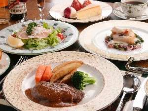 食前酒から始まる欧風フルコースのご夕食