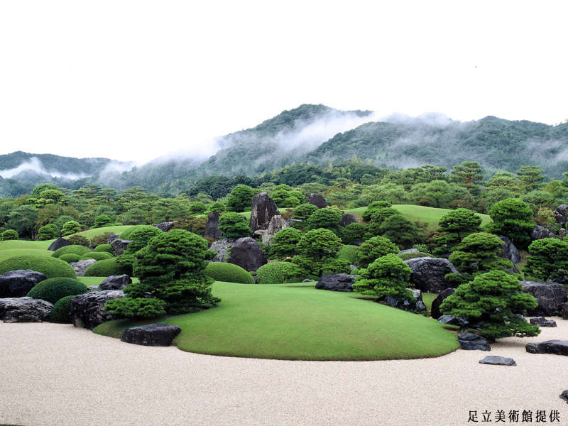 ２０年連続日本一の評価を受けた足立美術館庭園。当館から３０秒で入館可能！