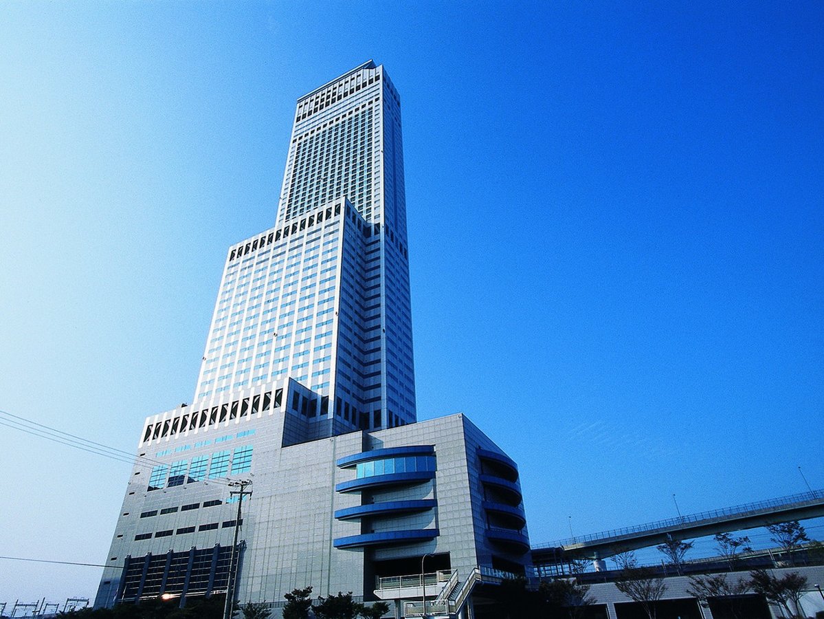 スターゲイトホテル関西エアポート。関空エリアのランドマークタワー（高さ256.1m）。客室は29階～50階。