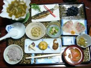 基本の夕食膳・山菜・キノコ鍋以外は季節によって変わります
